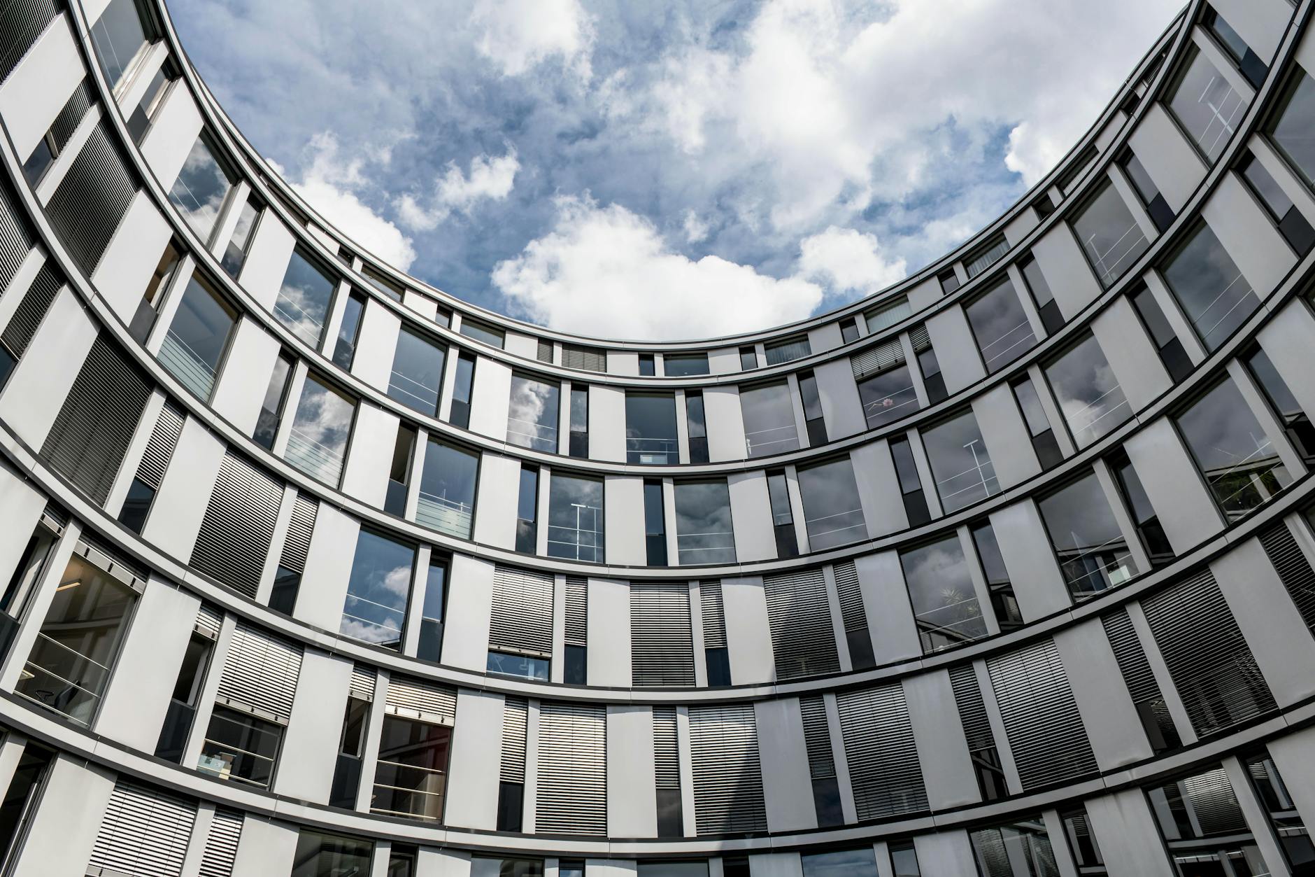 Verwaltungsfachwirt Weiterbildung 2026: Karriere im öffentlichen Dienst
